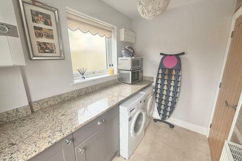 4 Clos Cae Bach, Dafen, Llanelli, SA14 8GJ