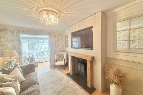 4 Clos Cae Bach, Dafen, Llanelli, SA14 8GJ