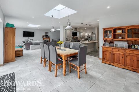 5 bedroom detached house for sale, Burgh Road, Gorleston