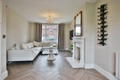 2 bedroom semi-detached house for sale, Thornhill Avenue, Hull, HU8 0EU