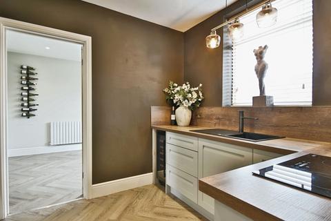 2 bedroom semi-detached house for sale, Thornhill Avenue, Hull, HU8 0EU