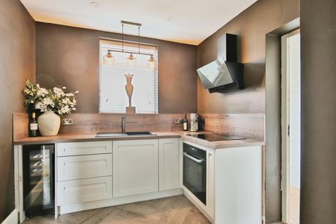 2 bedroom semi-detached house for sale, Thornhill Avenue, Hull, HU8 0EU