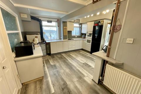 3 bedroom semi-detached house for sale, Brynmelyn Avenue, Llanerch, Llanelli