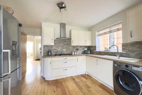 4 bedroom detached house for sale, Brow Wood Road, Birstall