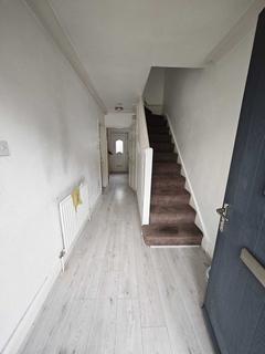 3 bedroom semi-detached house to rent, Leeds LS11