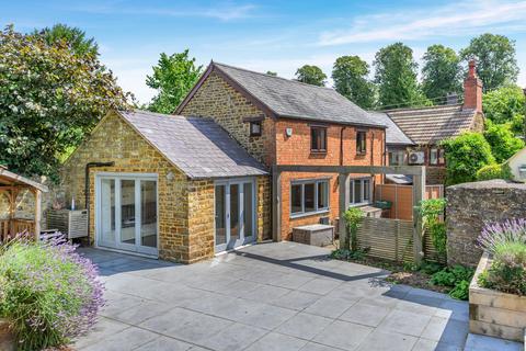 4 bedroom detached house for sale, Banbury Road Litchborough, Northamptonshire, NN12 8JF