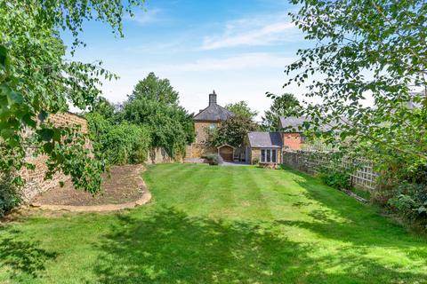 4 bedroom detached house for sale, Banbury Road Litchborough, Northamptonshire, NN12 8JF