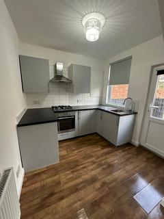 2 bedroom terraced house to rent, Moorland Road, Birkenhead CH42