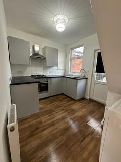 2 bedroom terraced house to rent, Moorland Road, Birkenhead CH42