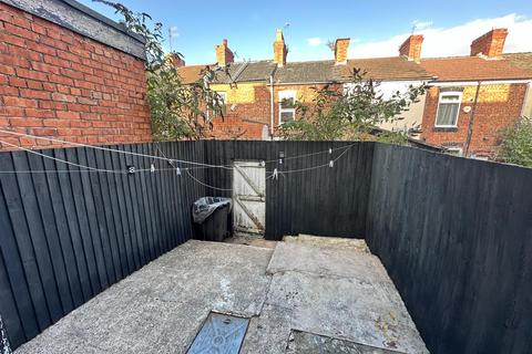 2 bedroom terraced house to rent, Moorland Road, Birkenhead CH42