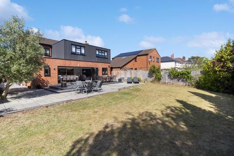 4 bedroom detached house for sale, Hayslan Avenue, Malvern, Worcestershire, WR14 2RQ