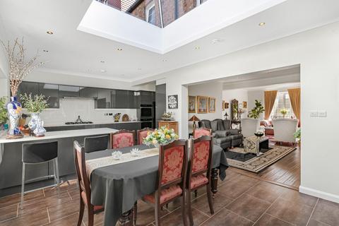 4 bedroom detached house for sale, Elsinore Road, London
