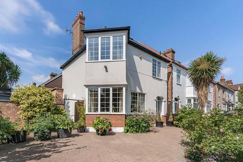 4 bedroom detached house for sale, Elsinore Road, London