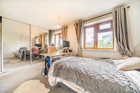 2 bedroom maisonette for sale, Eltham Road, London SE12