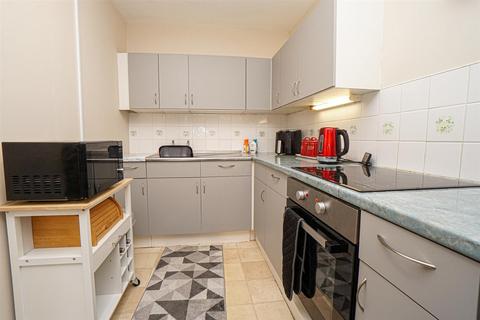 2 bedroom retirement property for sale, Holmesdale Gardens, Hastings