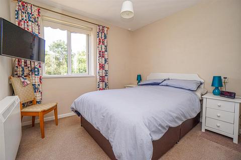2 bedroom retirement property for sale, Holmesdale Gardens, Hastings