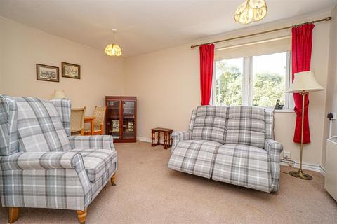 2 bedroom retirement property for sale, Holmesdale Gardens, Hastings