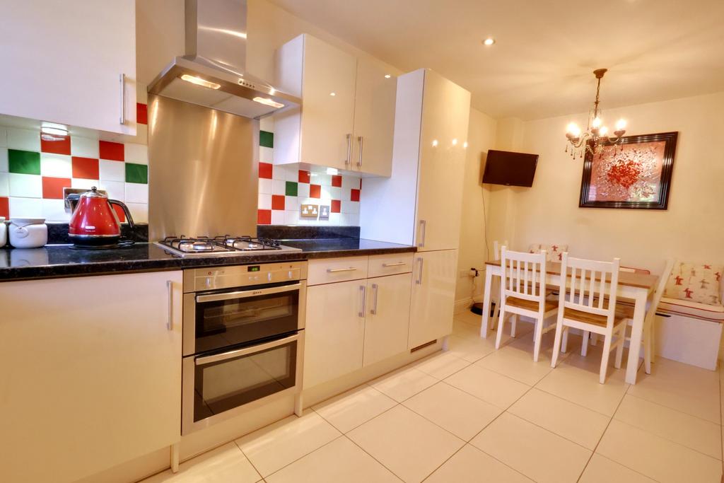 Kitchen / dining room