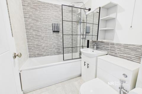 1 bedroom semi-detached house for sale, Ashlyns Way, Chessington, Surrey. KT9