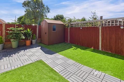 1 bedroom semi-detached house for sale, Ashlyns Way, Chessington, Surrey. KT9