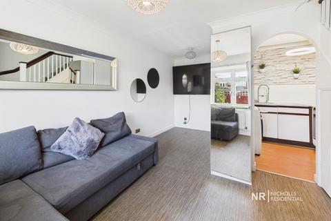1 bedroom semi-detached house for sale, Ashlyns Way, Chessington, Surrey. KT9