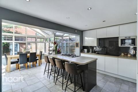 2 Clayshotts Drive, Witham, CM8 1XQ