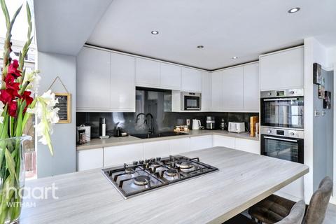 2 Clayshotts Drive, Witham, CM8 1XQ