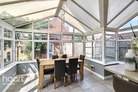 2 Clayshotts Drive, Witham, CM8 1XQ