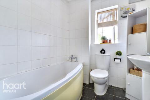 2 Clayshotts Drive, Witham, CM8 1XQ