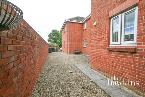 2 bedroom maisonette to rent, Manor House Close, Royal Wootton Bassett, Wiltshire, SN4 7JT