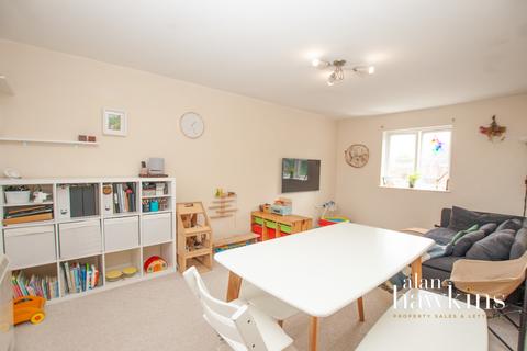 2 bedroom maisonette to rent, Manor House Close, Royal Wootton Bassett, Wiltshire, SN4 7JT