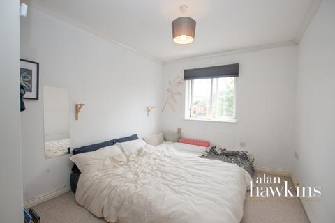 2 bedroom maisonette to rent, Manor House Close, Royal Wootton Bassett, Wiltshire, SN4 7JT
