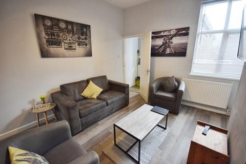 2 bedroom terraced house to rent, Hamil Road, Burslem
