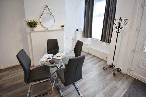 2 bedroom terraced house to rent, Hamil Road, Burslem