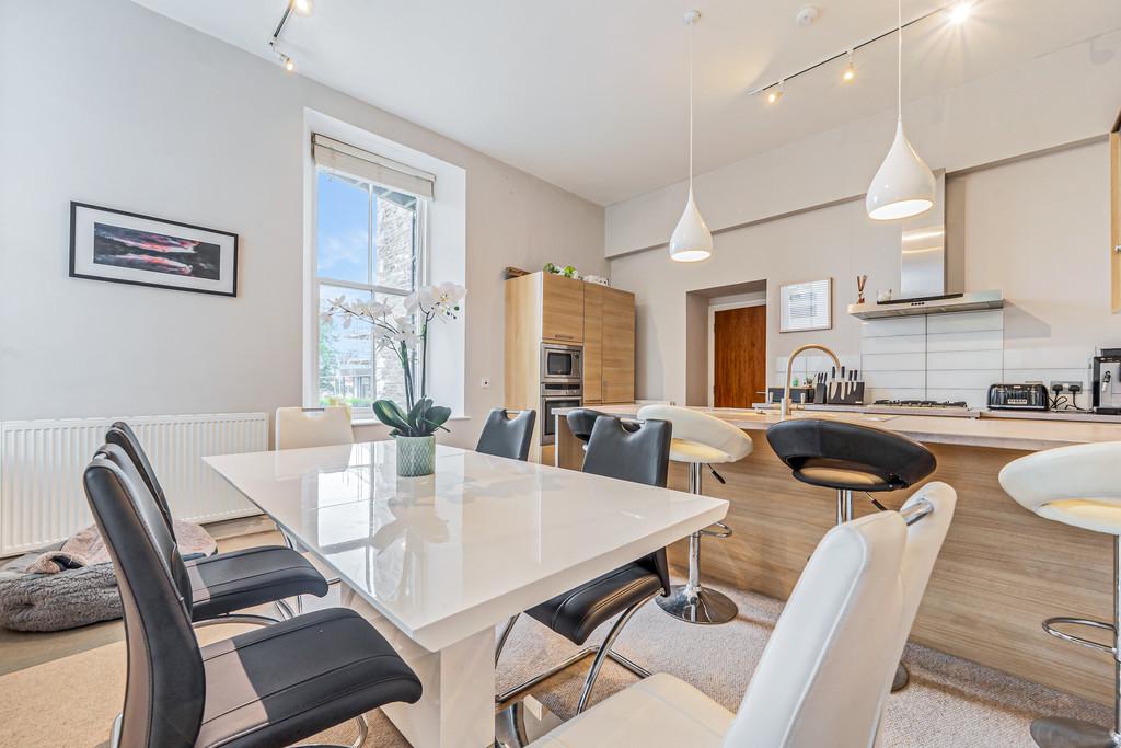 Stylish Dining Kitchen