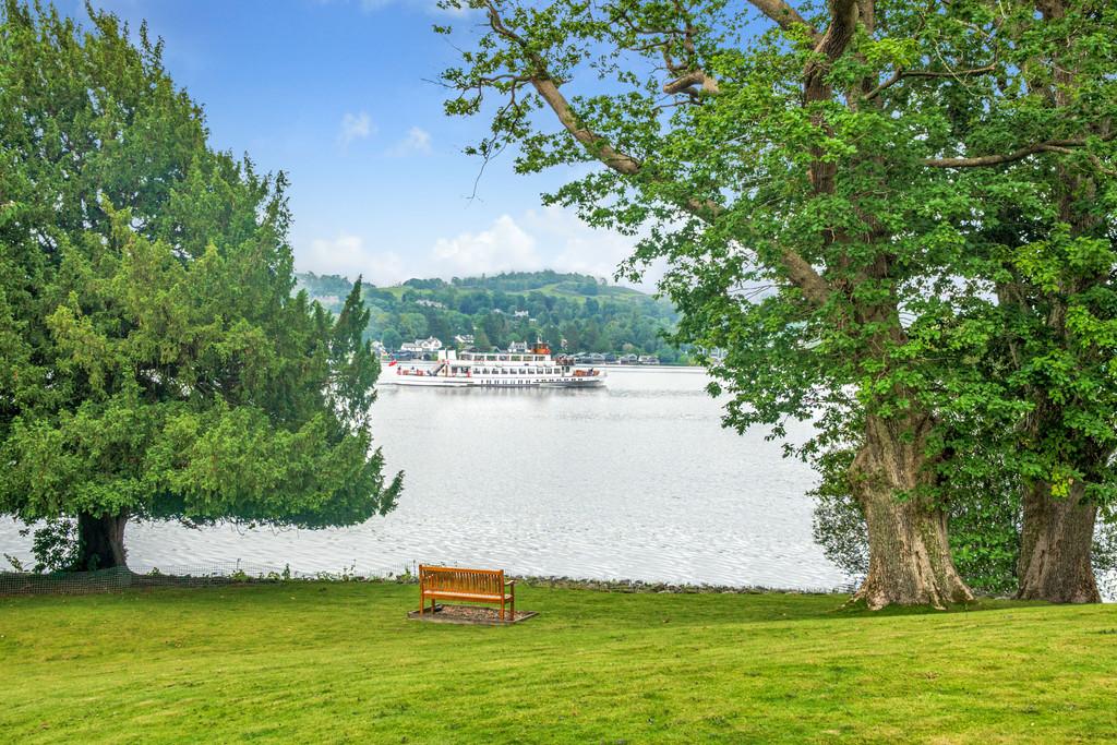 Communal Grounds - Lakeshore Seating