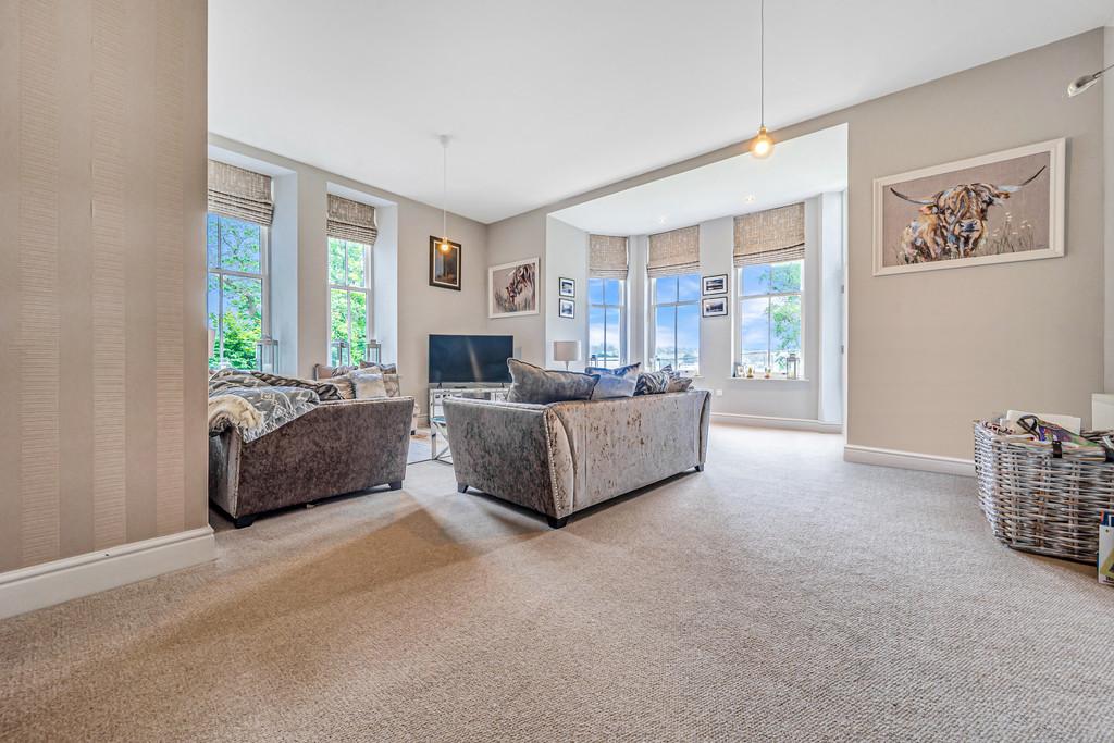Spacious Bay Windowed Lounge