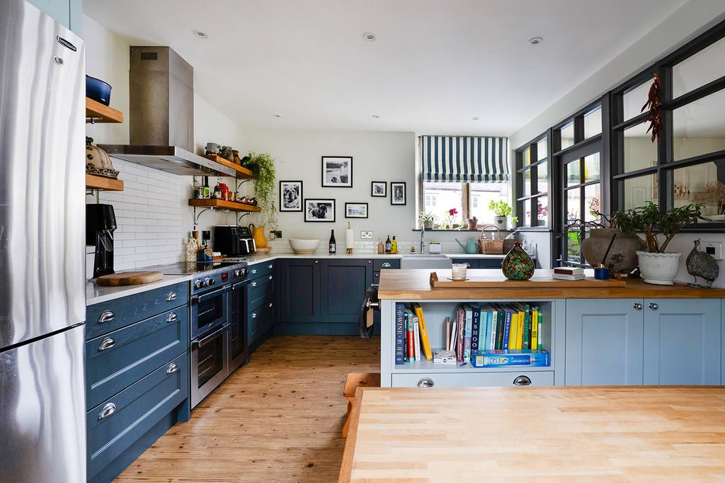 Kitchen dining room