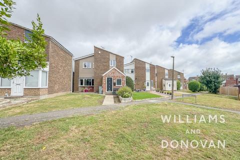 4 Chestnut Path, Canewdon, Rochford, SS4 3QQ