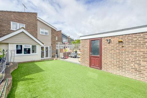 4 Chestnut Path, Canewdon, Rochford, SS4 3QQ