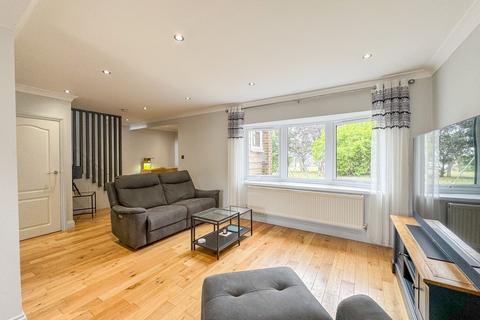 4 Chestnut Path, Canewdon, Rochford, SS4 3QQ
