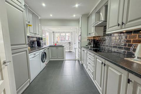 4 Chestnut Path, Canewdon, Rochford, SS4 3QQ