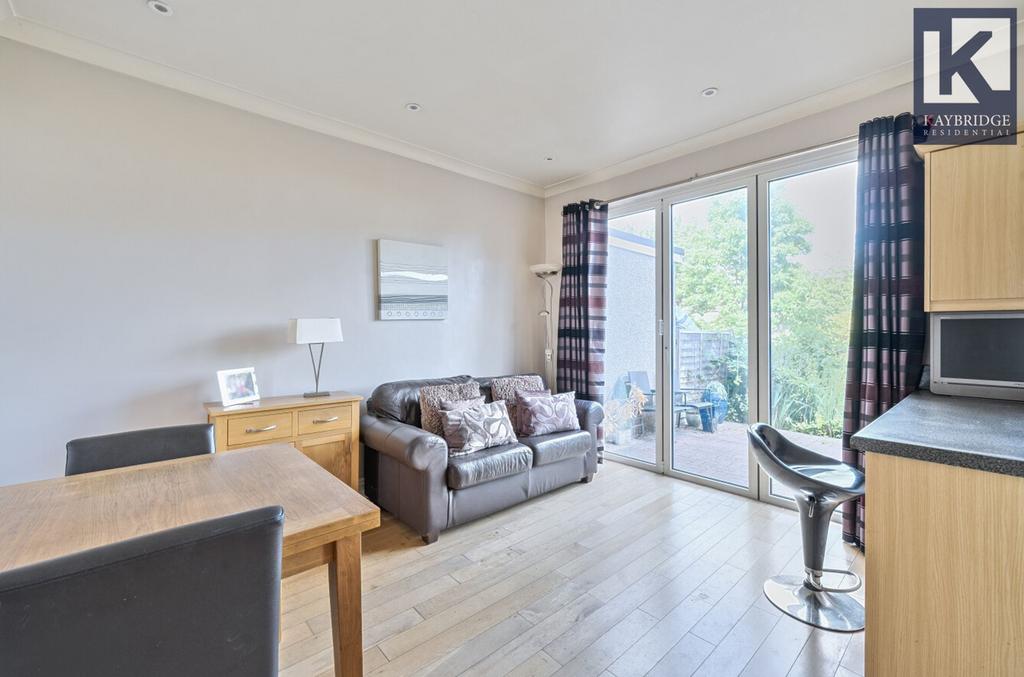 Stoneleigh Avenue, Worcester Park - KT4 8 XY