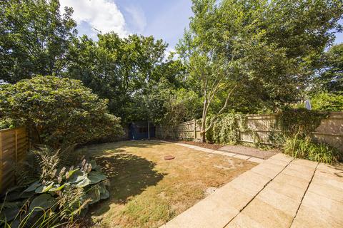 7 Cuckoo Drive, Heathfield, TN21 8AR
