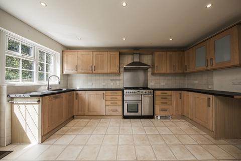 7 Cuckoo Drive, Heathfield, TN21 8AR