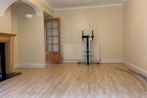 3 bedroom semi-detached house to rent, Craigwell Road, Prestwich