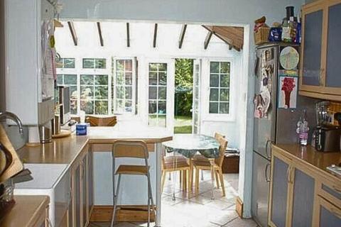 3 bedroom detached house to rent, Wescott Road