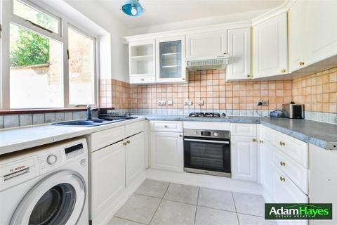 3 bedroom maisonette for sale, Regents Park Road, London N3