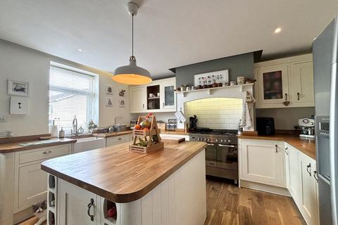 12 Alexander Square, Clayton, Bradford, BD14 6QU