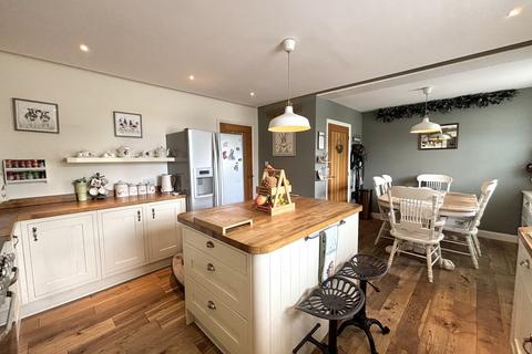 12 Alexander Square, Clayton, Bradford, BD14 6QU